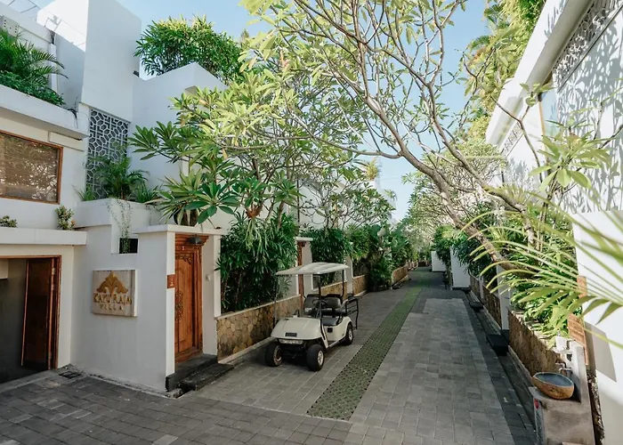 Villa Kayu Raja